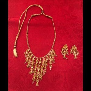 EUC earrings & necklace set